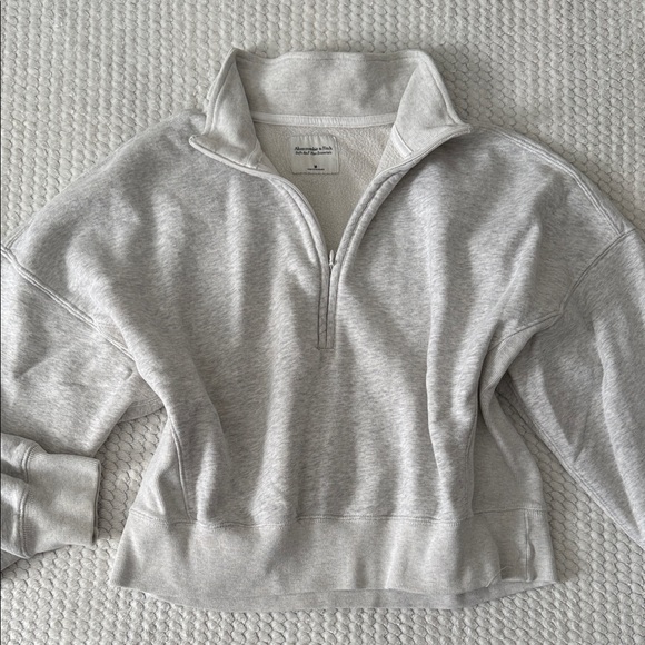 Abercrombie & Fitch Tops - Abercrombie & Fitch Heather Gray Zip-Up Sweater